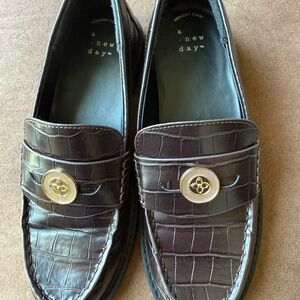 a new day Men's Dark Brown Croc-Embossed Slip-On Loafers with Gold Medallion